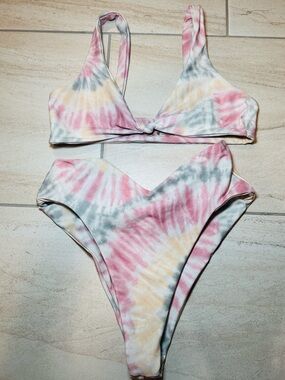 Skatie Tie-Dye penny Bikini Top with matching bottoms size small